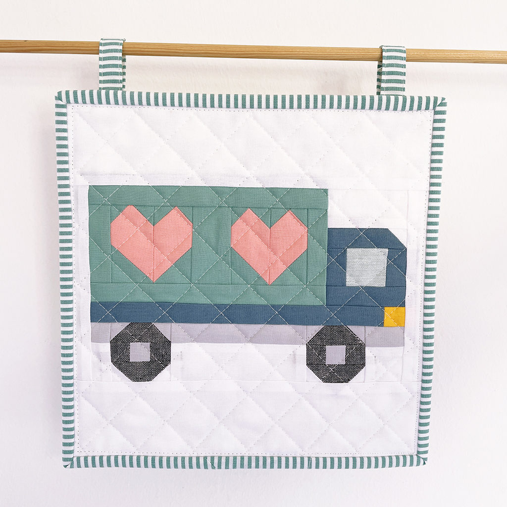 Ostergeschenke Topflappen Vehicle Quilt Block Lastwagen mit Herzen