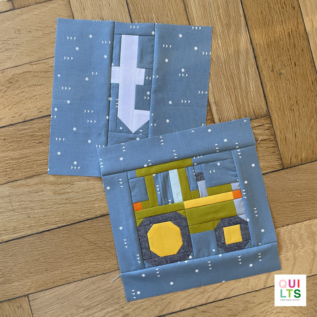 Letter-Vehicle Quilt letter block t und vehicle block tractor liegt auf Parkett