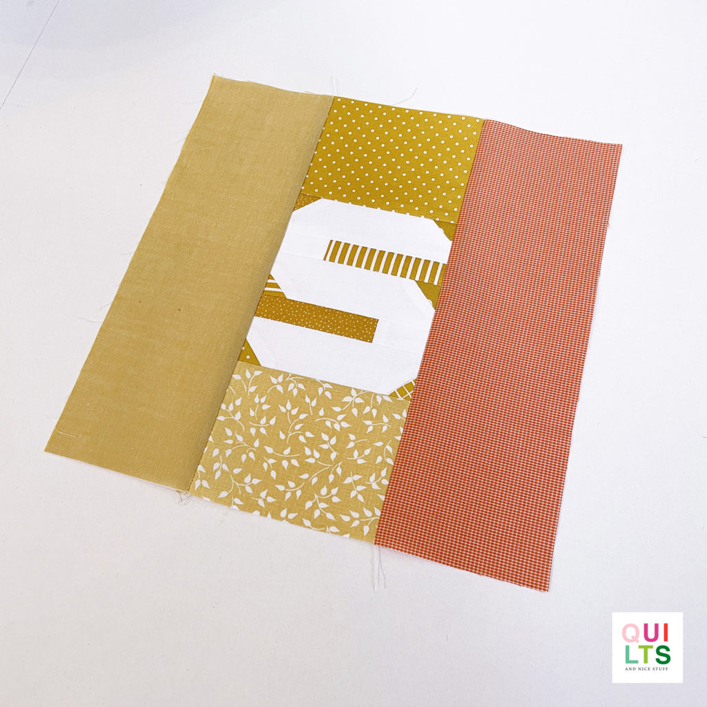 Scrappy Letter Quilt Block s auf weiß