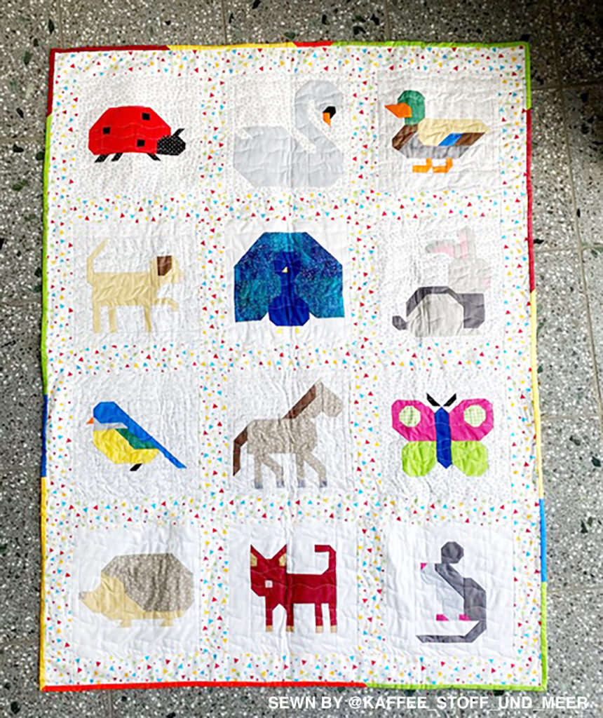 3x4 Block Animal Quilt auf dem Boden liegend