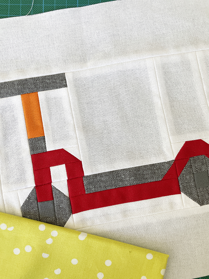 Roller Quilt Block im Anschnitt mit gelbem Stoffstück